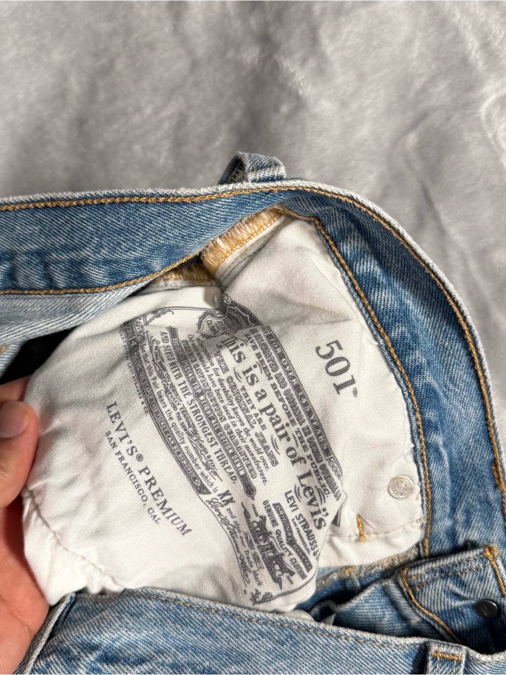 Levis 501 Slim Fit Jeans Womens 27x26 (Fits 27x25) Light Wash Distressed - Picture 5 of 16